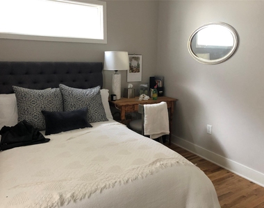 1702 S Lamar Blvd - Photo Thumbnail 5