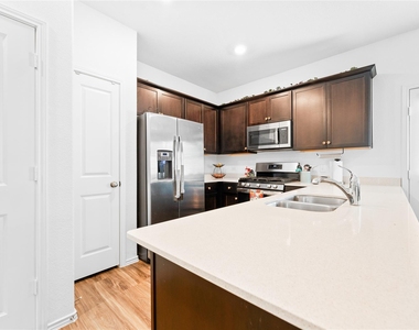 6009 Jagger Ave - Photo Thumbnail 12