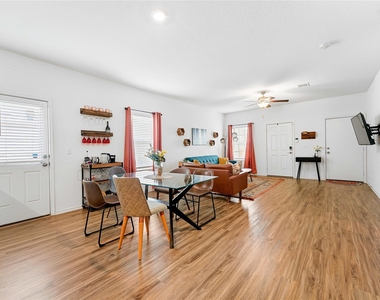 6009 Jagger Ave - Photo Thumbnail 9