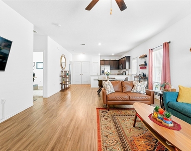 6009 Jagger Ave - Photo Thumbnail 1