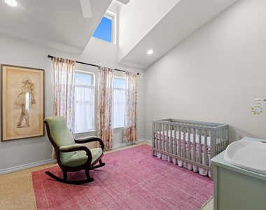 305 E 31st St - Photo Thumbnail 5