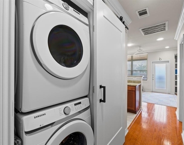 305 E 31st St - Photo Thumbnail 10