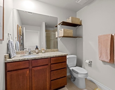 305 E 31st St - Photo Thumbnail 6