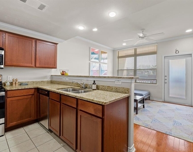 305 E 31st St - Photo Thumbnail 2