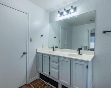 8506 Bisbee Ct - Photo Thumbnail 14
