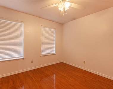 8506 Bisbee Ct - Photo Thumbnail 10