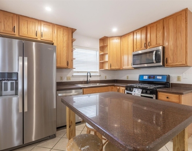 8506 Bisbee Ct - Photo Thumbnail 8