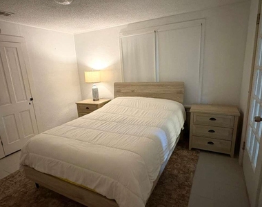 1101 Holly St - Photo Thumbnail 11