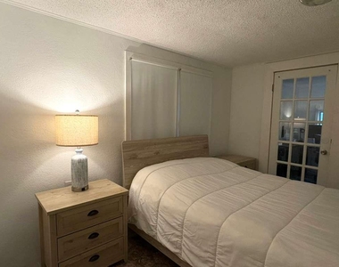 1101 Holly St - Photo Thumbnail 12