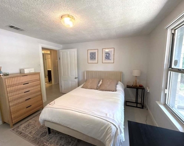 1101 Holly St - Photo Thumbnail 7