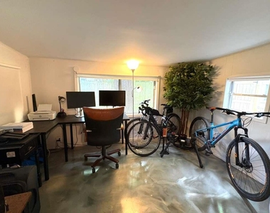 1101 Holly St - Photo Thumbnail 13