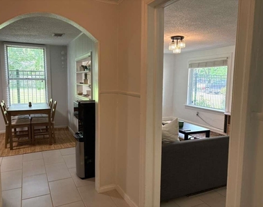 1101 Holly St - Photo Thumbnail 3