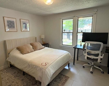 1101 Holly St - Photo Thumbnail 8