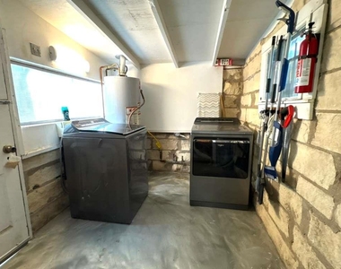 1101 Holly St - Photo Thumbnail 14