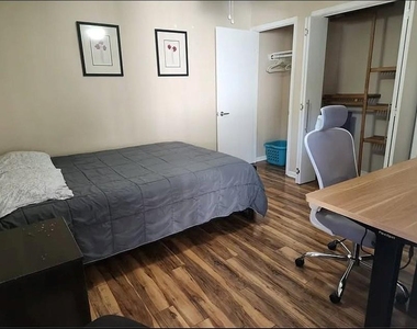 1304 Summit St - Photo Thumbnail 5
