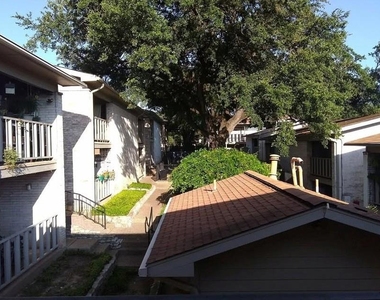 1304 Summit St - Photo Thumbnail 10