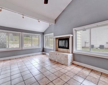 31 Marina Cir - Photo Thumbnail 5