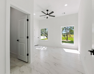 418 Bedford Dr - Photo Thumbnail 19