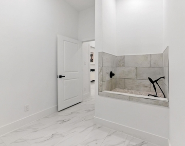 418 Bedford Dr - Photo Thumbnail 28