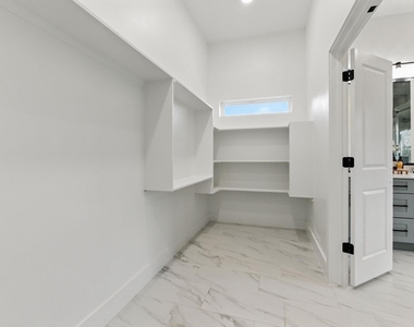 418 Bedford Dr - Photo Thumbnail 18