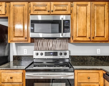 1307 Kinney Ave - Photo Thumbnail 7