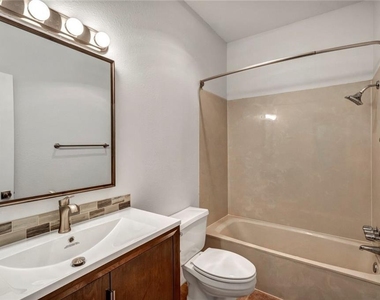 1307 Kinney Ave - Photo Thumbnail 16