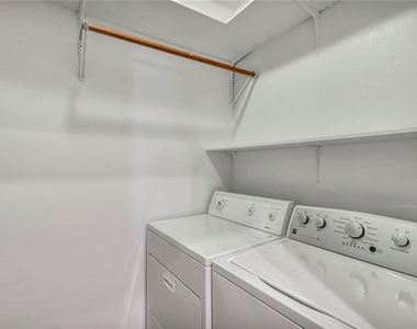 1307 Kinney Ave - Photo Thumbnail 5