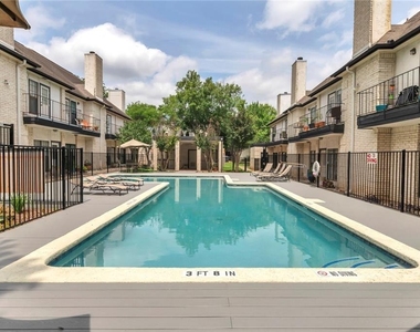 1307 Kinney Ave - Photo Thumbnail 3