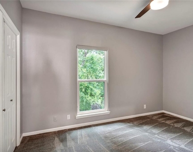 1307 Kinney Ave - Photo Thumbnail 11
