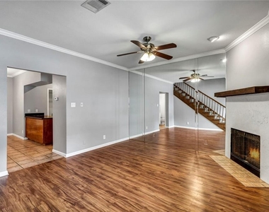 1307 Kinney Ave - Photo Thumbnail 13