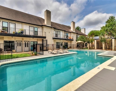 1307 Kinney Ave - Photo Thumbnail 1