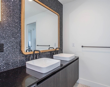 48 East Ave - Photo Thumbnail 13