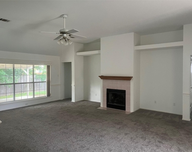 209 Bryce Canyon Dr - Photo Thumbnail 5