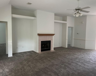 209 Bryce Canyon Dr - Photo Thumbnail 9