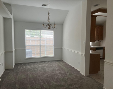 209 Bryce Canyon Dr - Photo Thumbnail 4
