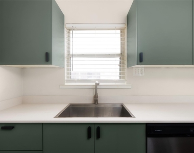 2408 Ventura Dr - Photo Thumbnail 6