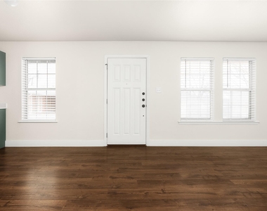 2408 Ventura Dr - Photo Thumbnail 9
