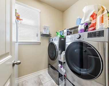 1063 Cedar Glen Dr - Photo Thumbnail 13