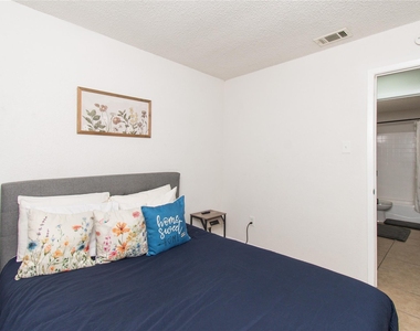 4405 Teri Rd - Photo Thumbnail 8