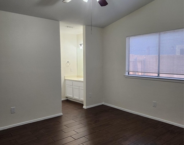 502 Burlwood Ct - Photo Thumbnail 5