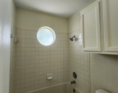 502 Burlwood Ct - Photo Thumbnail 8