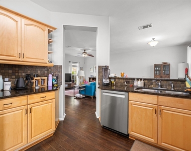 6630 Hillside Terrace Dr - Photo Thumbnail 8