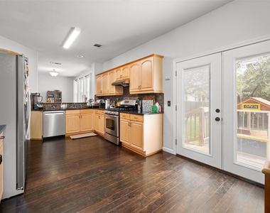6630 Hillside Terrace Dr - Photo Thumbnail 10