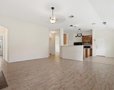 224 Poplarwood Dr - Photo Thumbnail 8