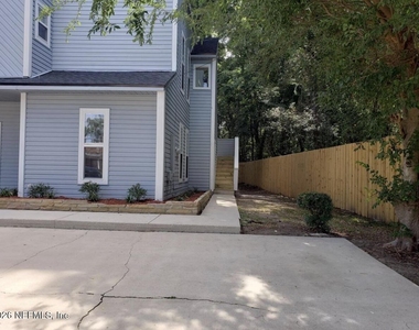 926 Cesery Terrace - Photo Thumbnail 21