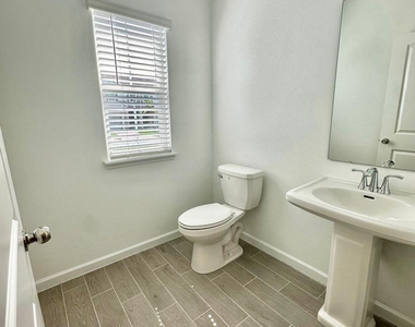 380 Belfort Court - Photo Thumbnail 10