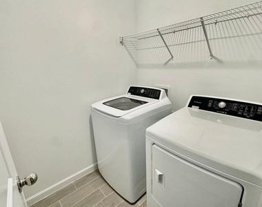 380 Belfort Court - Photo Thumbnail 13