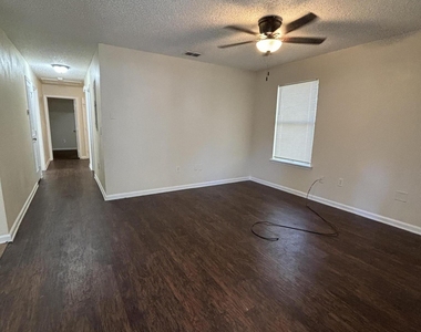 420 Sunshine Street - Photo Thumbnail 3
