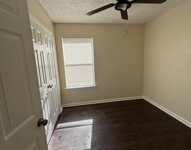 420 Sunshine Street - Photo Thumbnail 9