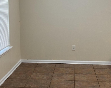 420 Sunshine Street - Photo Thumbnail 5